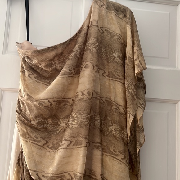 Bebe - Picture 2 of 5